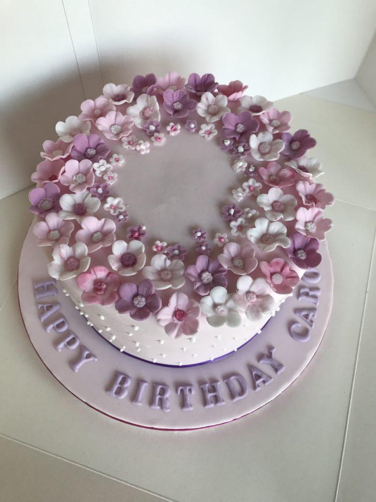 pretty birthday cake, sugar craft, birthday cake decorated with flowers, celebration cake, St Albans cake maker, bespoke cake,